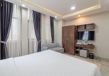3 Bedroom Apartment For Rent - BKK2, Phnom Penh thumbnail