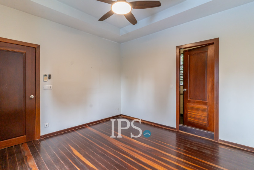 7 Bedroom Townhouse For Rent - Tonle Bassac, Phnom Penh