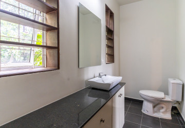 7 Bedroom Townhouse For Rent - Tonle Bassac, Phnom Penh thumbnail