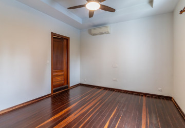 7 Bedroom Townhouse For Rent - Tonle Bassac, Phnom Penh thumbnail