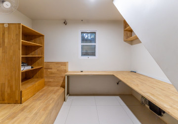 7 Bedroom Townhouse For Rent - Tonle Bassac, Phnom Penh thumbnail