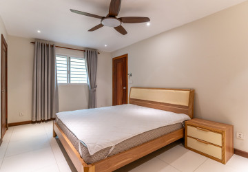 7 Bedroom Townhouse For Rent - Tonle Bassac, Phnom Penh thumbnail