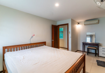 7 Bedroom Townhouse For Rent - Tonle Bassac, Phnom Penh thumbnail