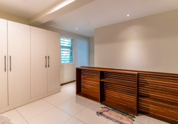 7 Bedroom Townhouse For Rent - Tonle Bassac, Phnom Penh thumbnail