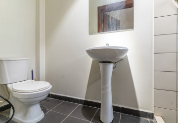 7 Bedroom Townhouse For Rent - Tonle Bassac, Phnom Penh thumbnail