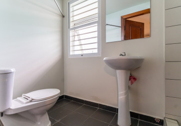 7 Bedroom Townhouse For Rent - Tonle Bassac, Phnom Penh thumbnail