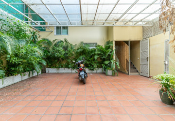 7 Bedroom Townhouse For Rent - Tonle Bassac, Phnom Penh thumbnail
