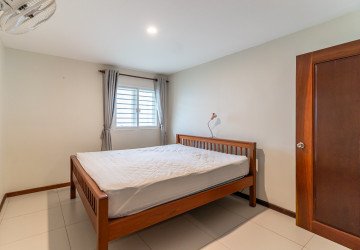 7 Bedroom Townhouse For Rent - Tonle Bassac, Phnom Penh thumbnail