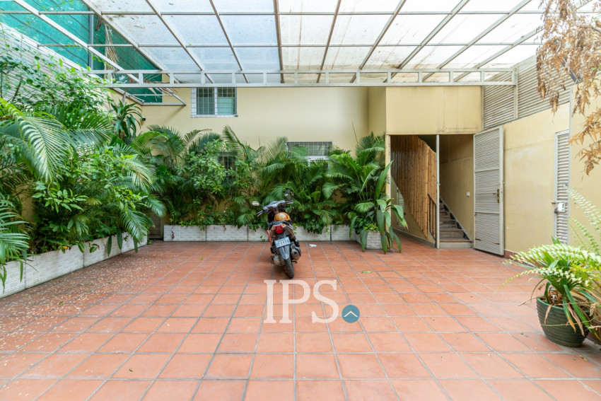 7 Bedroom Townhouse For Rent - Tonle Bassac, Phnom Penh