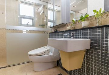 3 Bedroom Condo For Rent - Decastle Royal, BKK1,  Phnom Penh thumbnail