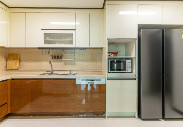 3 Bedroom Condo For Rent - Decastle Royal, BKK1,  Phnom Penh thumbnail