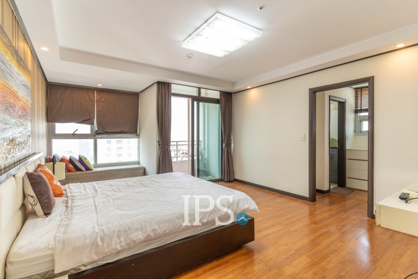 3 Bedroom Condo For Rent - Decastle Royal, BKK1,  Phnom Penh