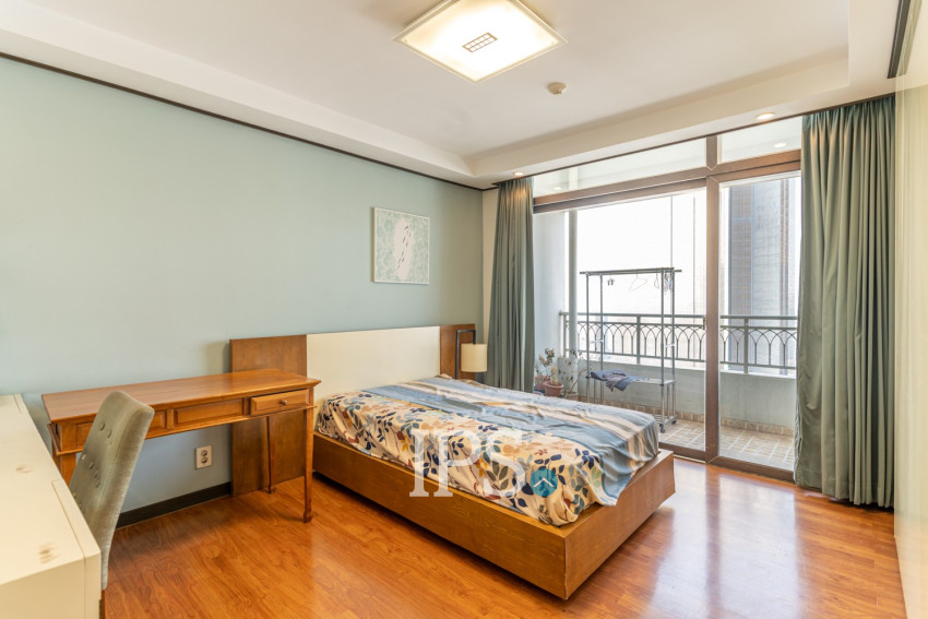3 Bedroom Condo For Rent - Decastle Royal, BKK1,  Phnom Penh