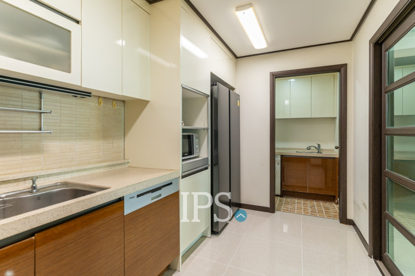3 Bedroom Condo For Rent - Decastle Royal, BKK1,  Phnom Penh