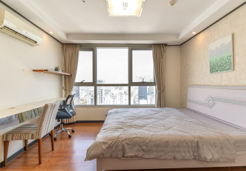 3 Bedroom Condo For Rent - Decastle Royal, BKK1,  Phnom Penh thumbnail