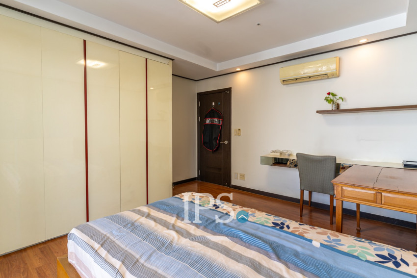 3 Bedroom Condo For Rent - Decastle Royal, BKK1,  Phnom Penh