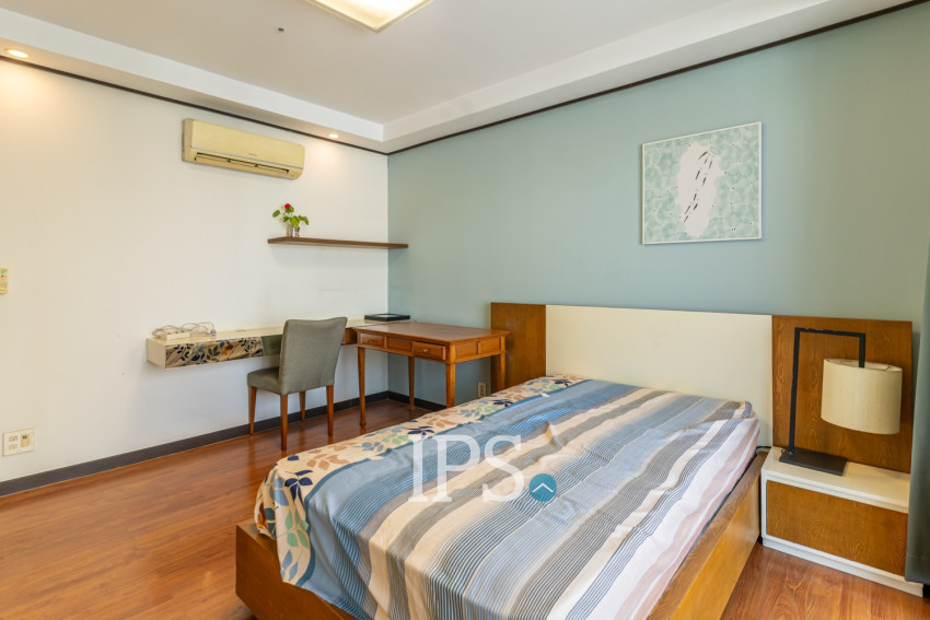 3 Bedroom Condo For Rent - Decastle Royal, BKK1,  Phnom Penh