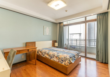 3 Bedroom Condo For Rent - Decastle Royal, BKK1,  Phnom Penh thumbnail