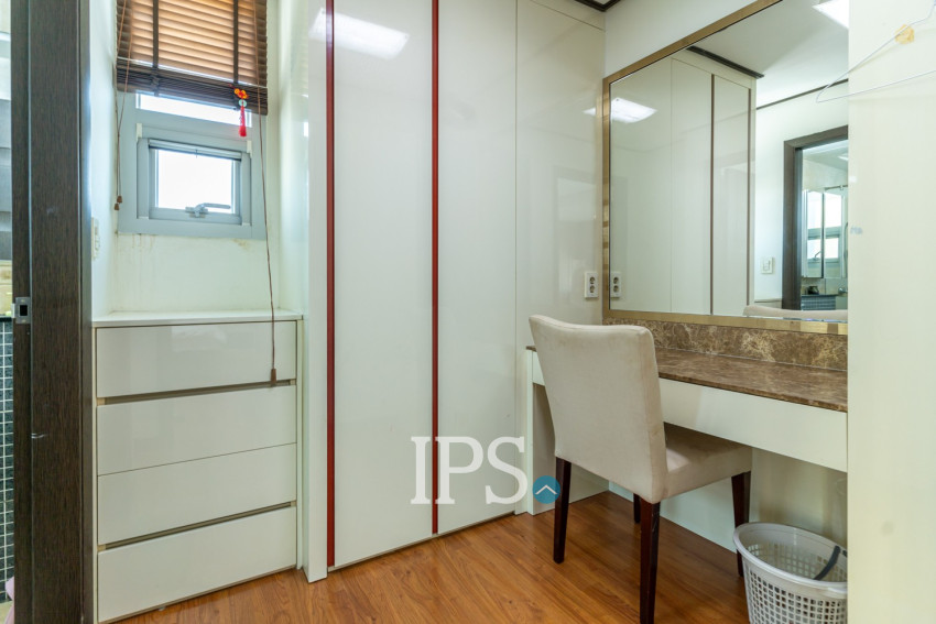 3 Bedroom Condo For Rent - Decastle Royal, BKK1,  Phnom Penh