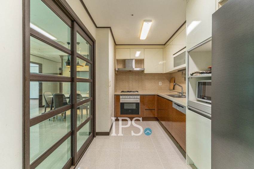 3 Bedroom Condo For Rent - Decastle Royal, BKK1,  Phnom Penh