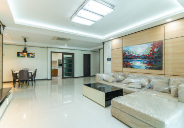 3 Bedroom Condo For Rent - Decastle Royal, BKK1,  Phnom Penh thumbnail