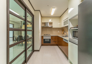 3 Bedroom Condo For Rent - Decastle Royal, BKK1,  Phnom Penh thumbnail
