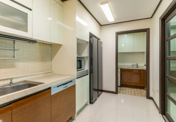 3 Bedroom Condo For Rent - Decastle Royal, BKK1,  Phnom Penh thumbnail