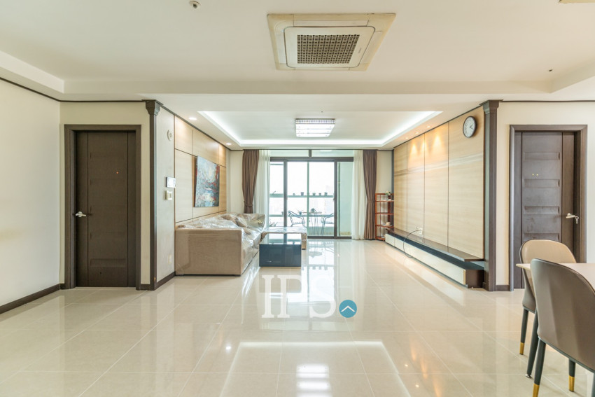 3 Bedroom Condo For Rent - Decastle Royal, BKK1,  Phnom Penh