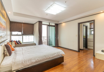 3 Bedroom Condo For Rent - Decastle Royal, BKK1,  Phnom Penh thumbnail