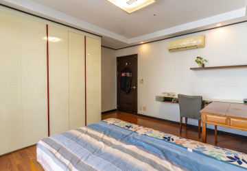 3 Bedroom Condo For Rent - Decastle Royal, BKK1,  Phnom Penh thumbnail