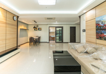 3 Bedroom Condo For Rent - Decastle Royal, BKK1,  Phnom Penh thumbnail