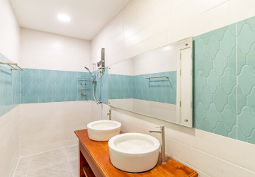 Renovated Duplex 2 Bedroom Apartment For Rent - Wat Phnom, Phnom Penh thumbnail