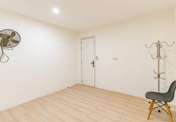 Renovated Duplex 2 Bedroom Apartment For Rent - Wat Phnom, Phnom Penh thumbnail