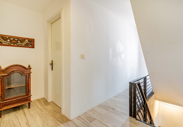 Renovated Duplex 2 Bedroom Apartment For Rent - Wat Phnom, Phnom Penh thumbnail