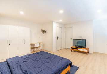 Renovated Duplex 2 Bedroom Apartment For Rent - Wat Phnom, Phnom Penh thumbnail