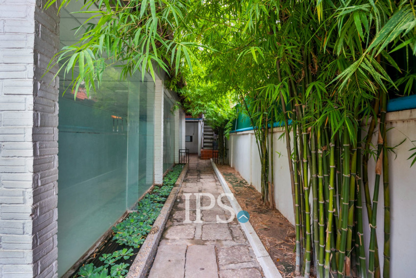 72 Sqm Commercial Space  For Rent - Svay Dangkum, Siem Reap