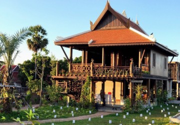 4 Bedroom Wooden Villa  For Rent - Sala Kamreuk, Siem Reap thumbnail