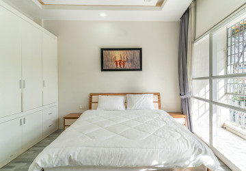 Renovated 1 Bedroom Apartment For Rent - Chakto Mukh, Phnom Penh thumbnail