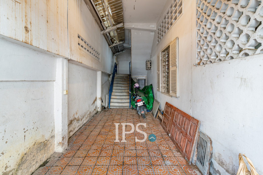 Renovated 3 Bedroom Apartment For Rent - BKK1, Phnom Penh