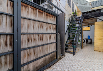 Renovated 2 Bedroom Apartment For Rent - Chakto Mukh, Phnom Penh thumbnail