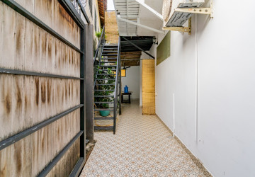 Renovated 2 Bedroom Apartment For Rent - Chakto Mukh, Phnom Penh thumbnail