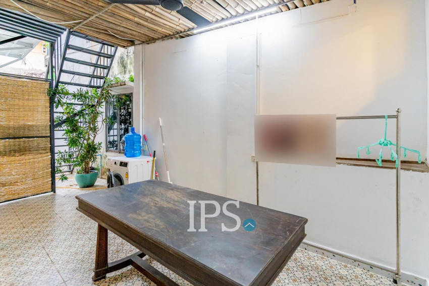 Renovated 2 Bedroom Apartment For Rent - Chakto Mukh, Phnom Penh