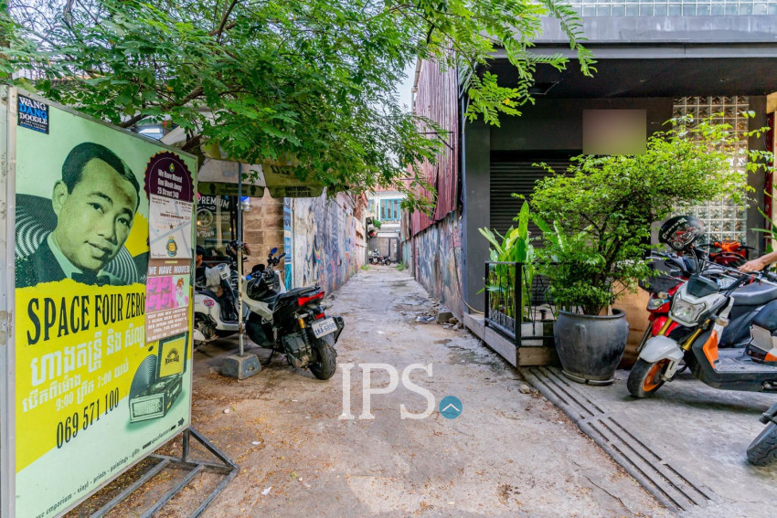 Renovated 2 Bedroom Apartment For Rent - Chakto Mukh, Phnom Penh