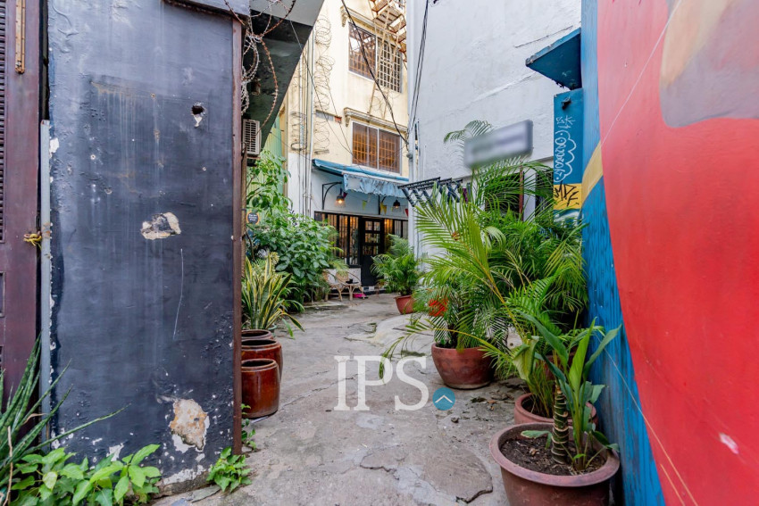 Renovated 2 Bedroom Apartment For Rent - Chakto Mukh, Phnom Penh