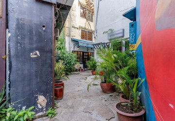 Renovated 2 Bedroom Apartment For Rent - Chakto Mukh, Phnom Penh thumbnail