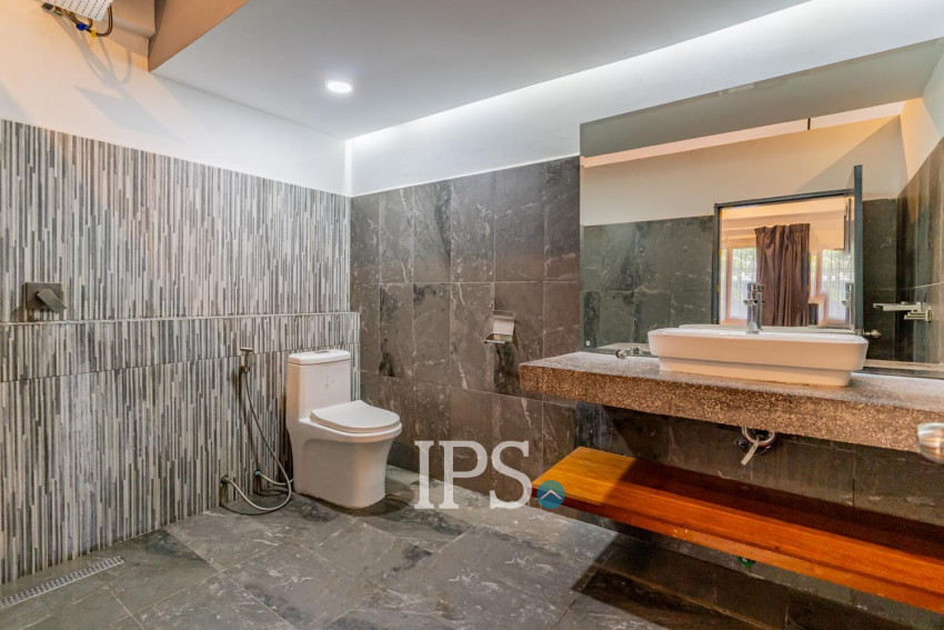 2 Bedroom Townhouse For Rent - Tonle Bassac, Phnom Penh