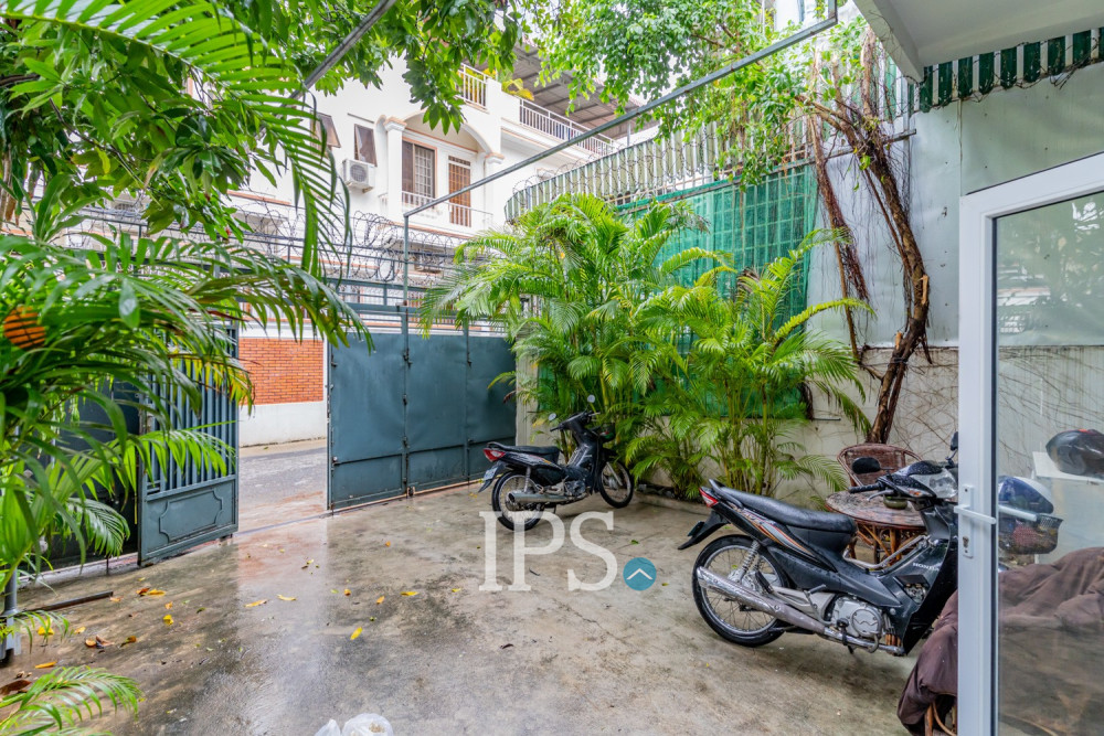 2 Bedroom Townhouse For Rent - Tonle Bassac, Phnom Penh - Image 25