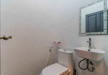 2 Bedroom Townhouse For Rent - Tonle Bassac, Phnom Penh thumbnail
