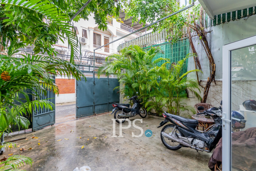 2 Bedroom Townhouse For Rent - Tonle Bassac, Phnom Penh
