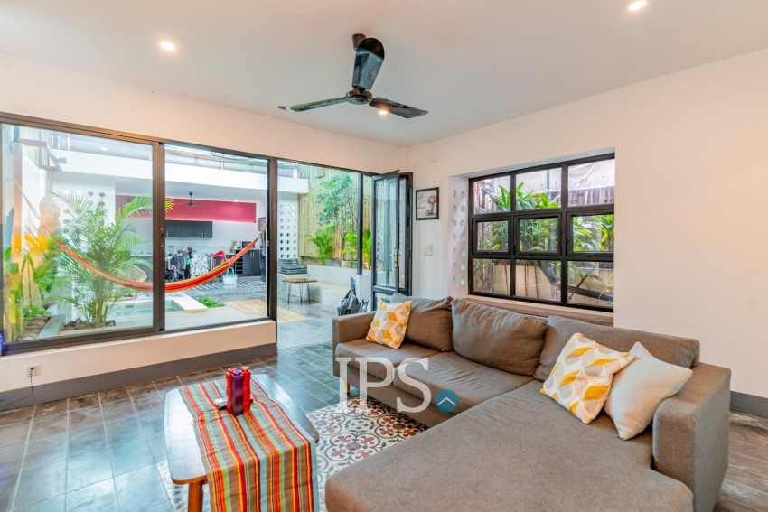 2 Bedroom Townhouse For Rent - Tonle Bassac, Phnom Penh